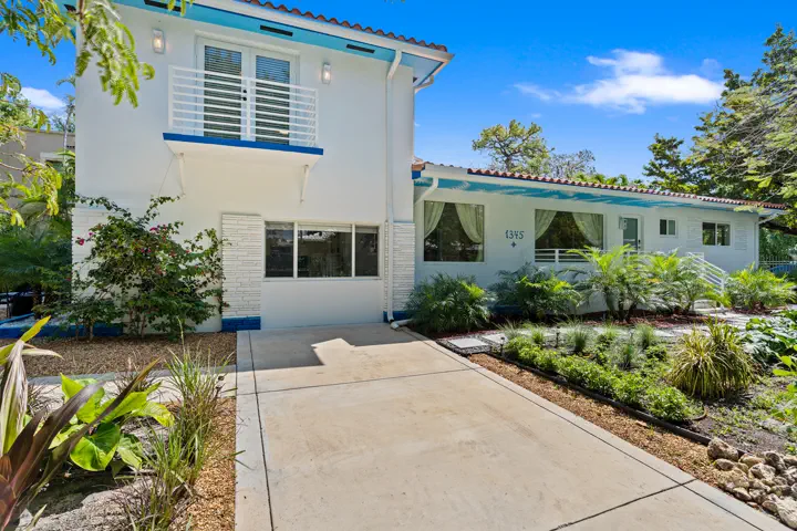 Side garden and facade