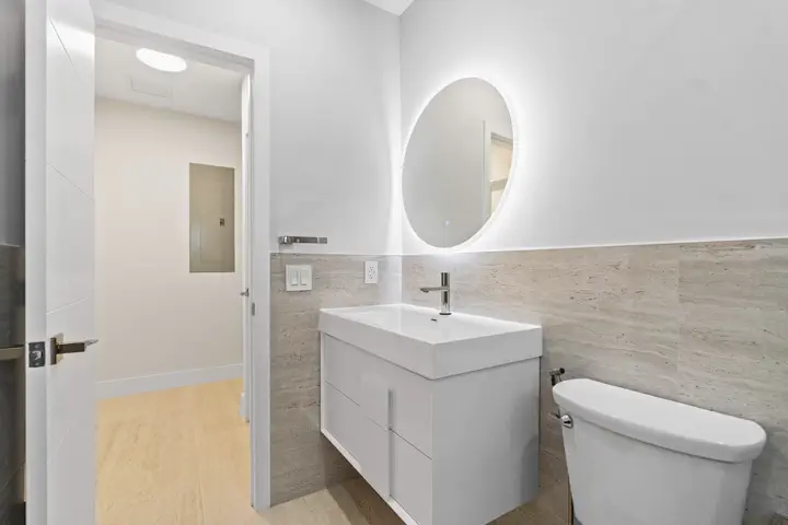 Modern bathroom vanity