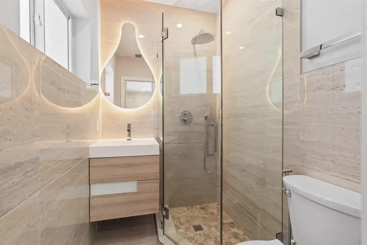 En-suite bathroom